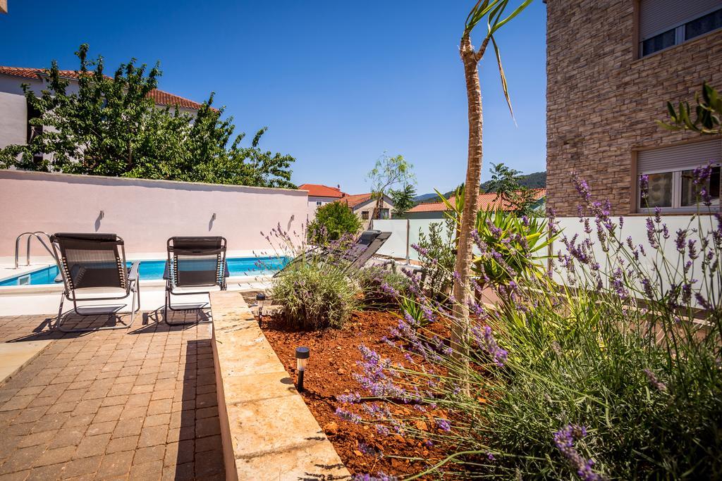 Apartment Falcon Старий Град Номер фото
